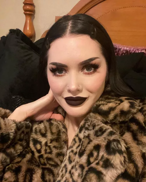 Dark Look (@heatherrae___)