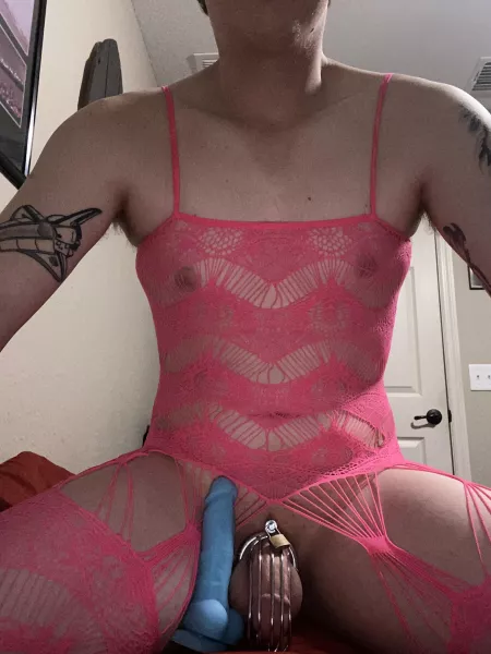 Day 3/31 having some Sunday morning fun, I wish it was a real cock tho ๐๐