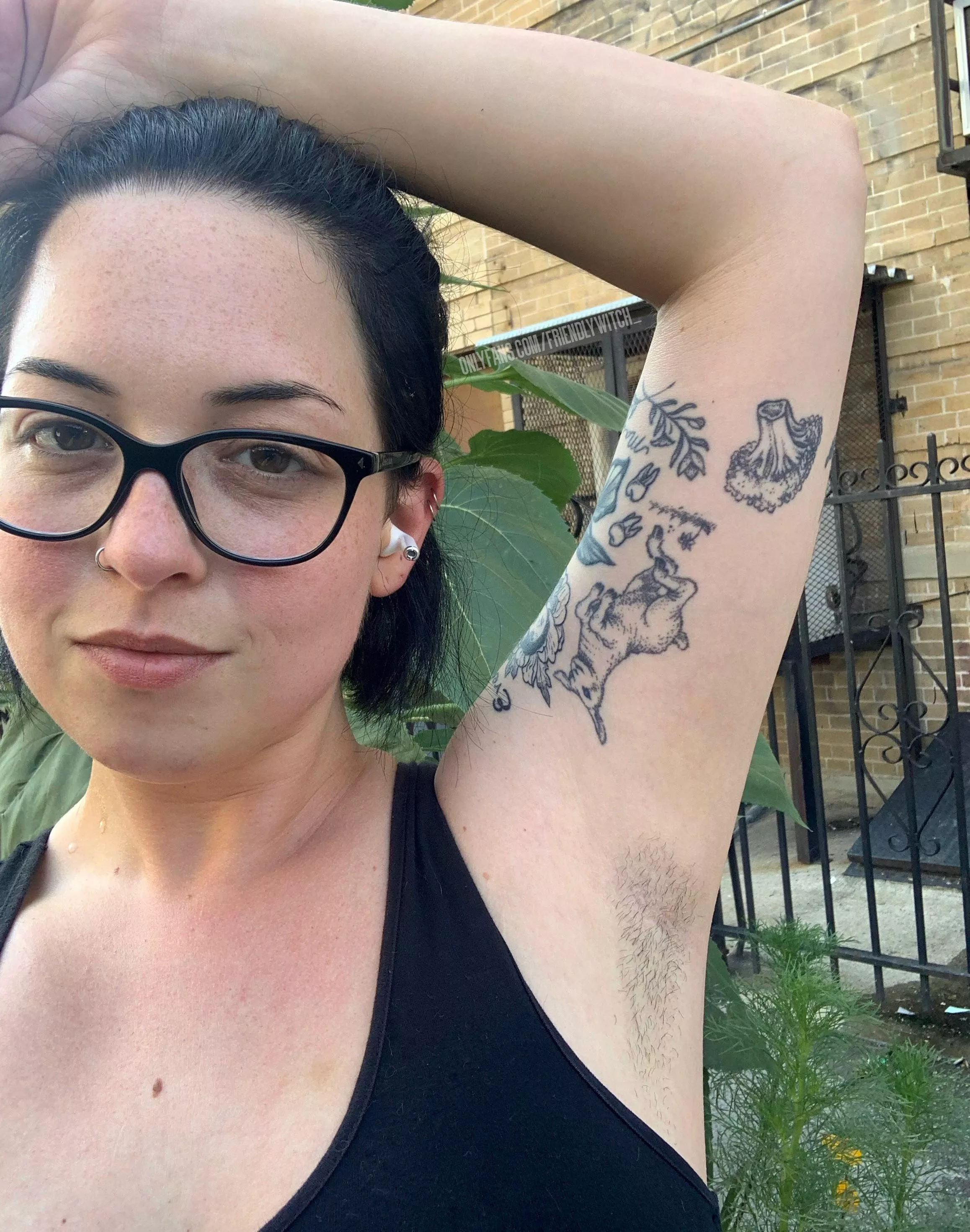 Day 6! 🥵 Dripping in sweat and showing off my hairy pits to the entire block Day 6! 🥵 Dripping in sweat and showing off my hairy pits to the entire block