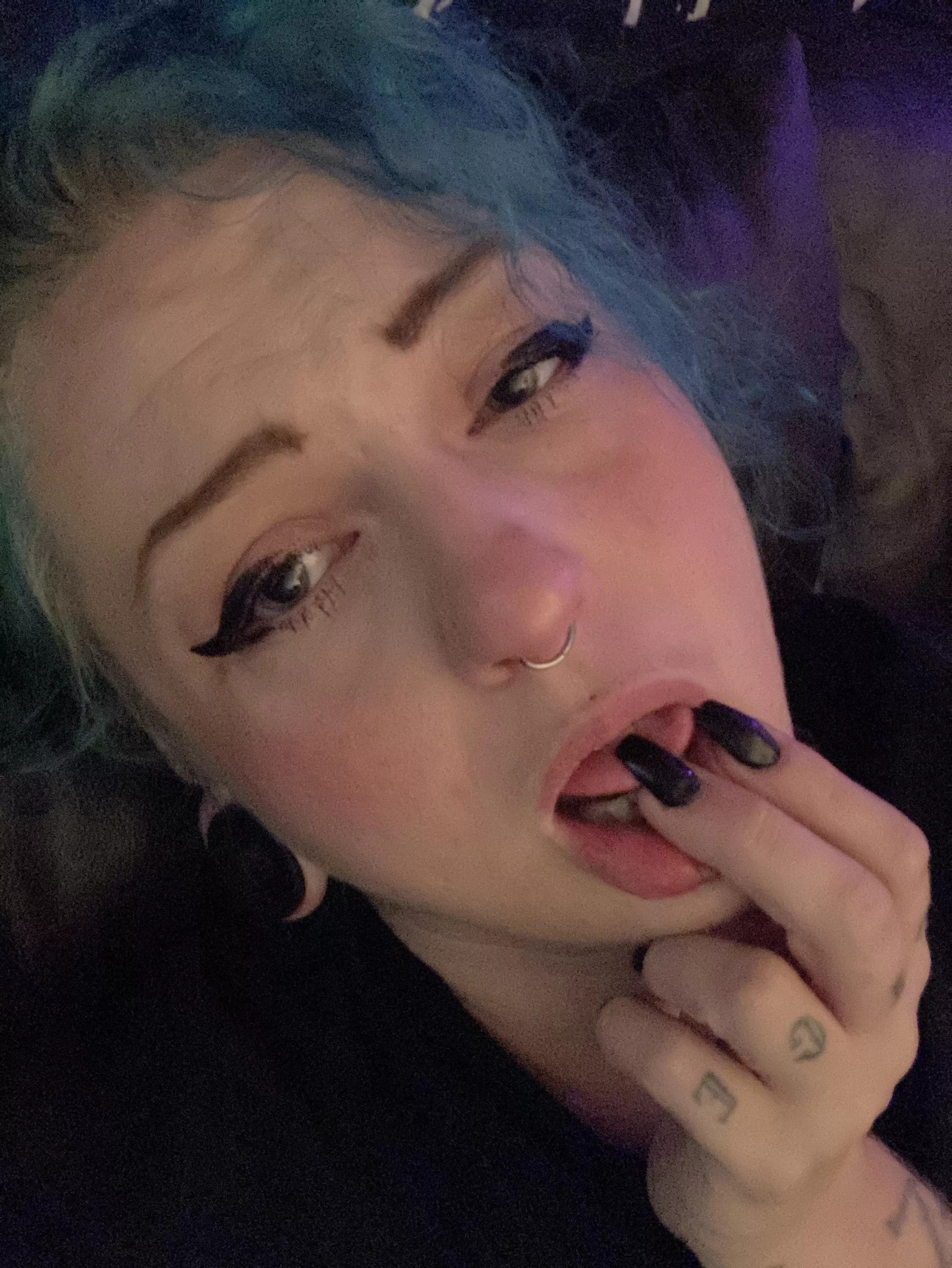 daydreaming about you 🖤