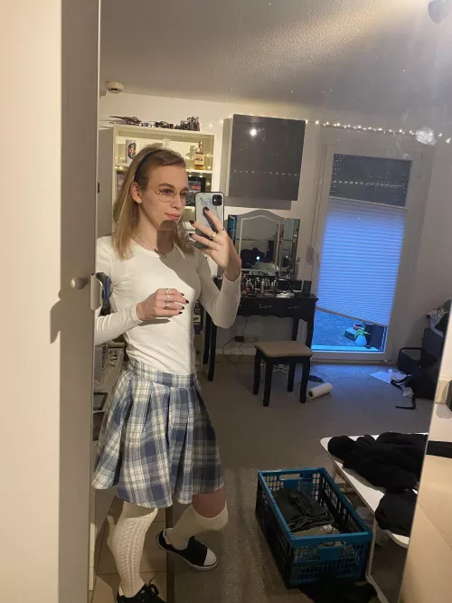 Decided to go for a more innocent, white look today 😇