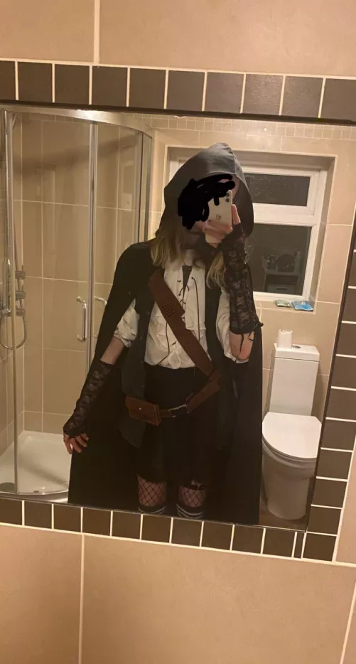 Decided to wear a pirate costume I had with a skirt and fishnets, feel badass wearing it ^^