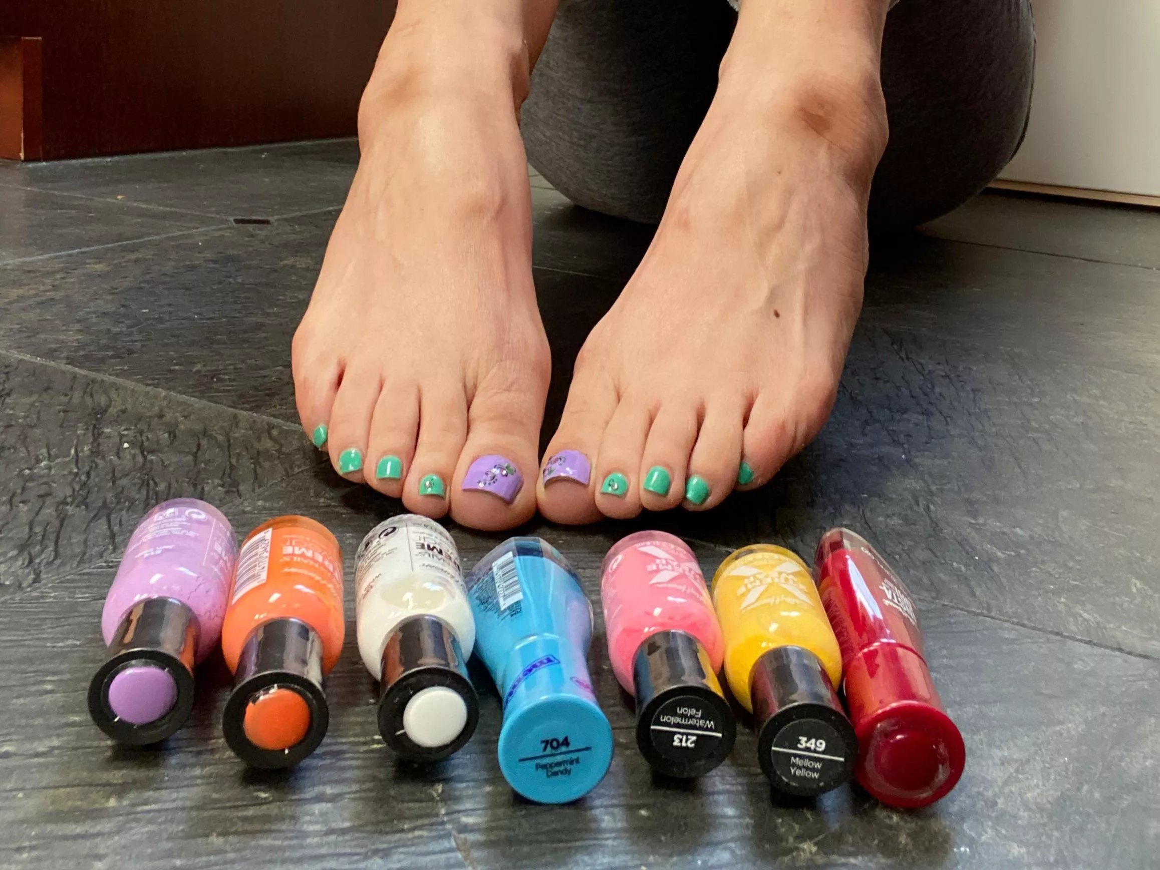 Decisions, decisions…. Wanna help a girl out???? What color speaks to your hmmmm… heart???