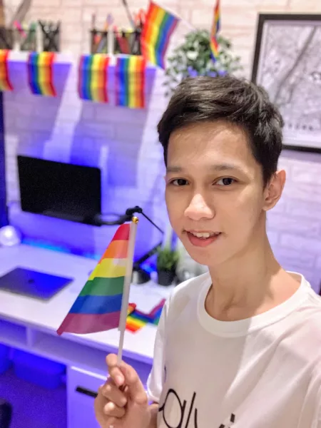 Decorating my setup to celebrate 1 year of me coming out 🏳️🌈