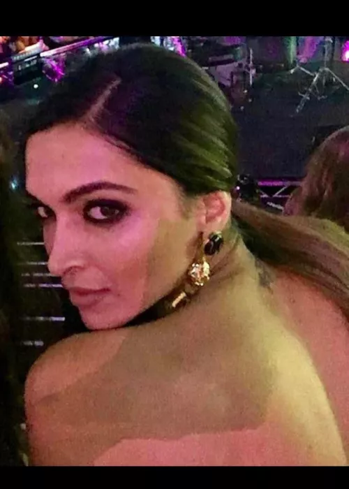 Deepika’s expression when you are giving it from behind 😵‍💫😵‍💫😵‍💫