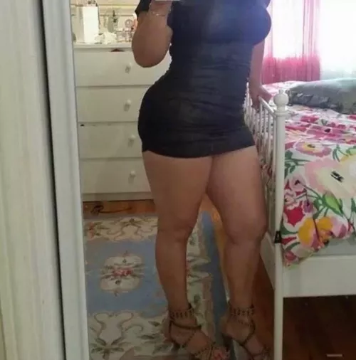 Degrade my thick ass mom