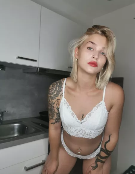 Deleted because someone said I was ugly ... reuploades because I love myself