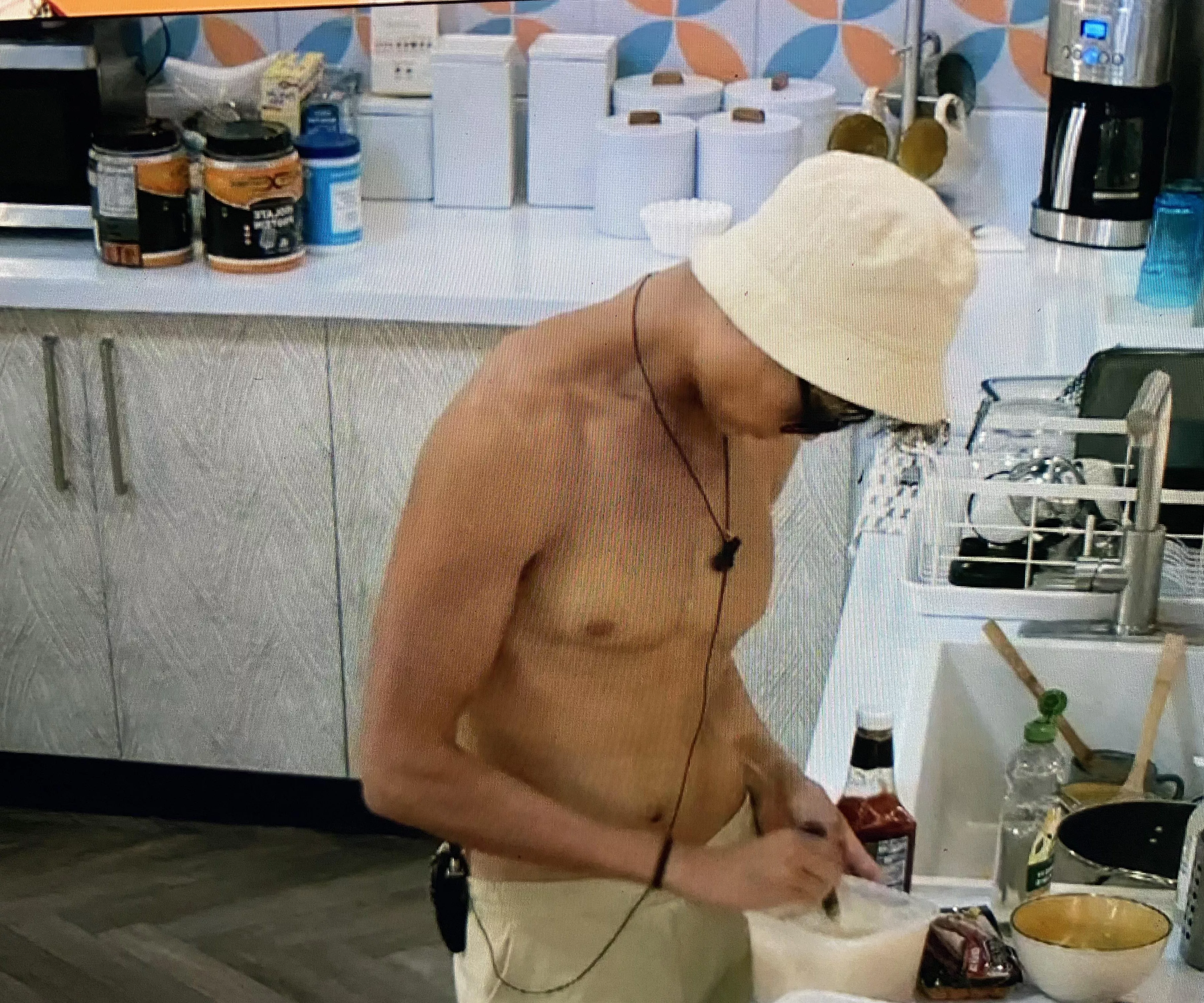 Derek X. He aws talking about how he went from 180 to 150 before the show started. And you can tell by looking at his IG Derek X. He aws talking about how he went from 180 to 150 before the show started. And you can tell by looking at his IG