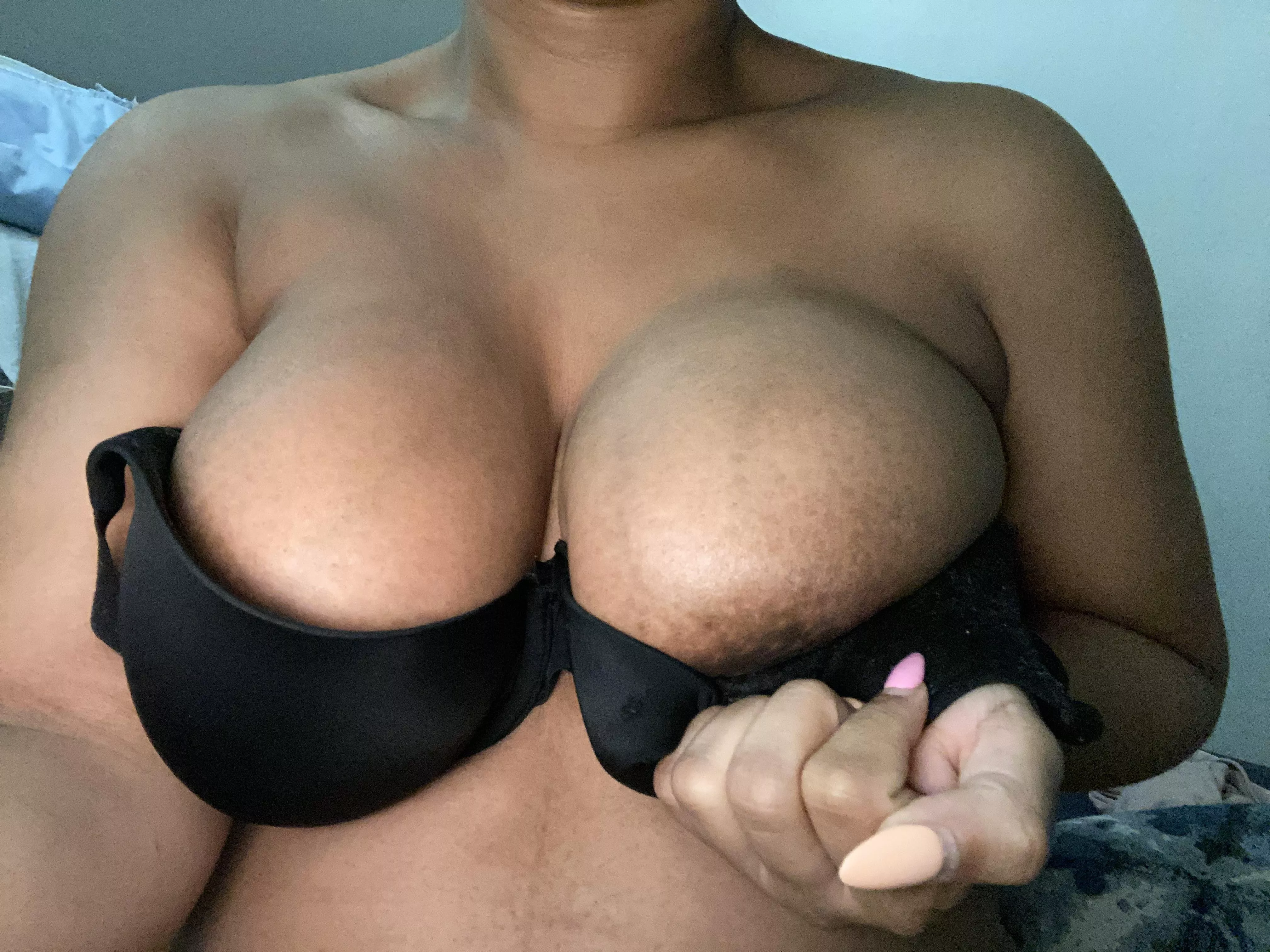 Did a 5 mins long video with these mommy milkers would you like to see? Dm me Did a 5 mins long video with these mommy milkers would you like to see? Dm me