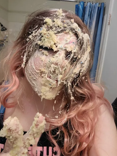 Did a little post-birthday cake smash, probably one of the most fun sessions I've done ๐