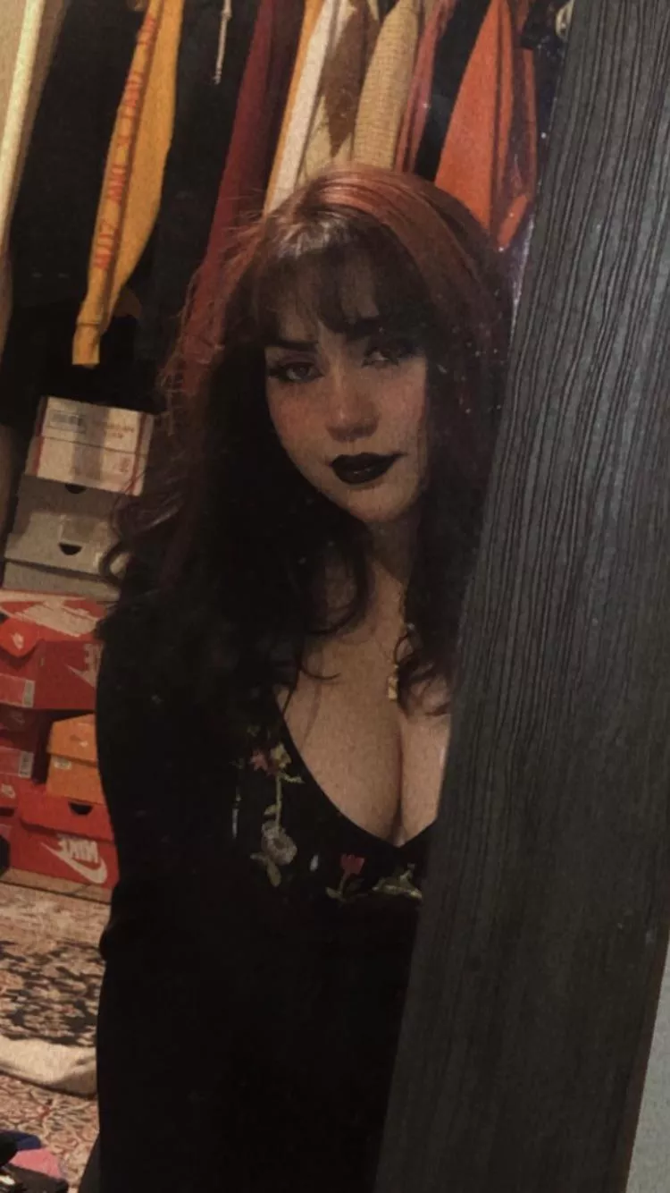 Did someone order a chubby goth?