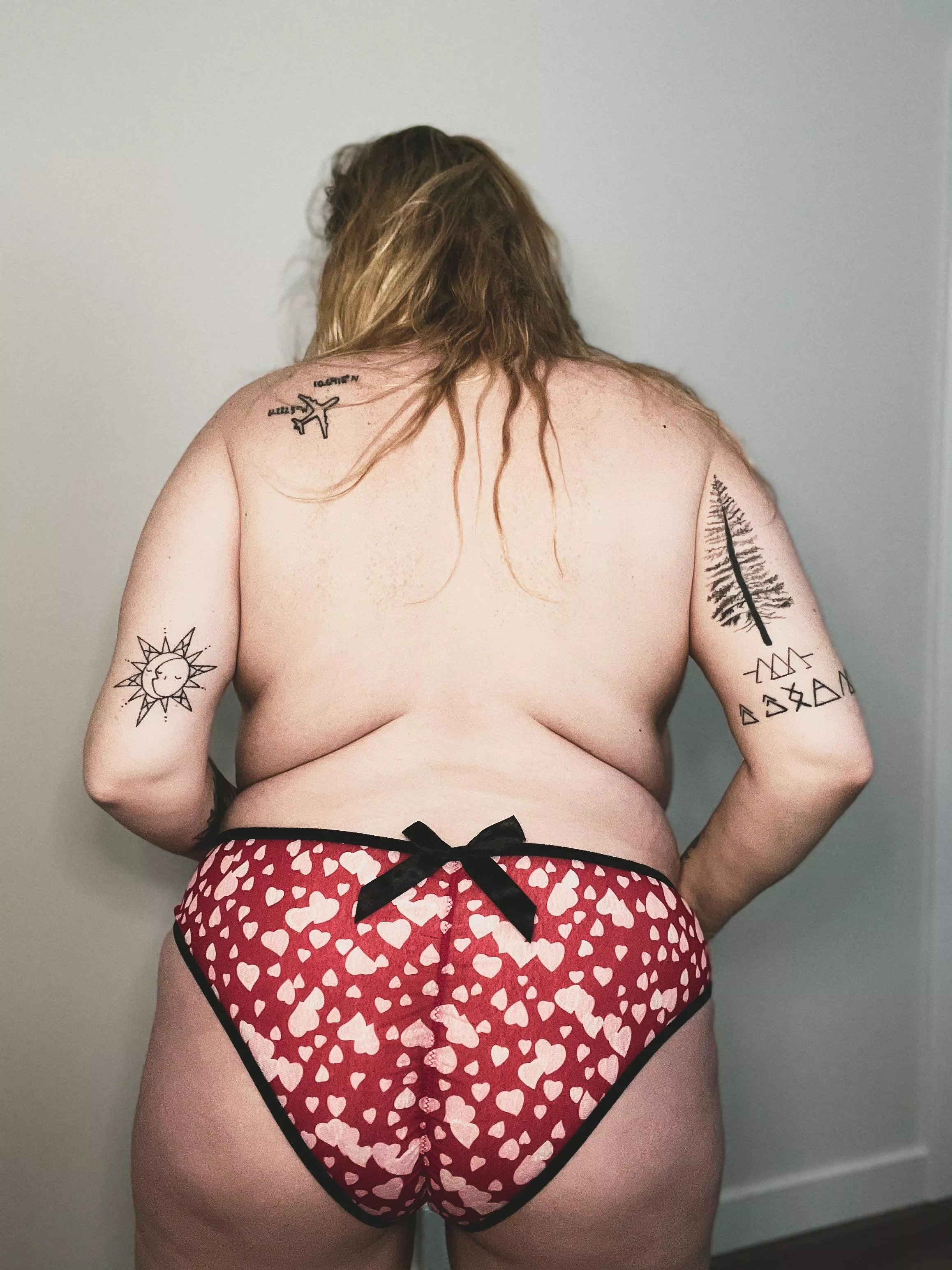 Did you notice my pregnant 🍑 or my ink first?