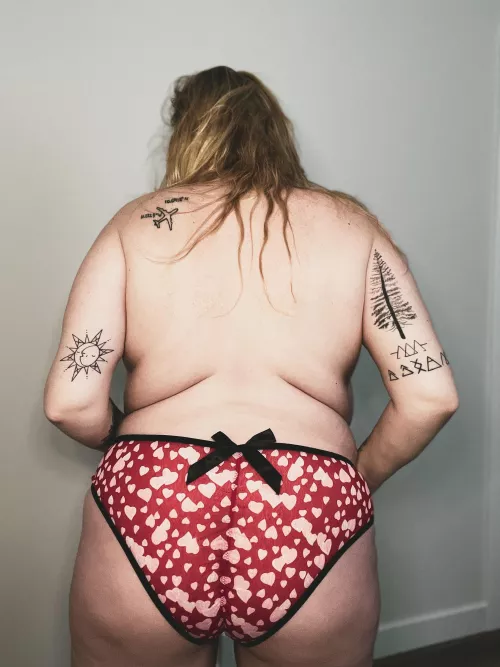 Did you notice my pregnant 🍑 or my ink first?