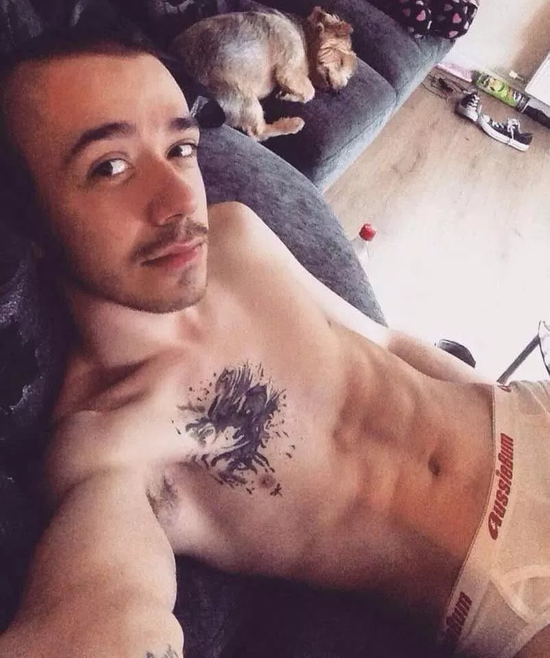 Didn’t want my first post on Reddit to be a thirst trap but here we are ha! 👋 Paul from Belfast! Nice to meet you all! Add me on PSN: belfastpaul226