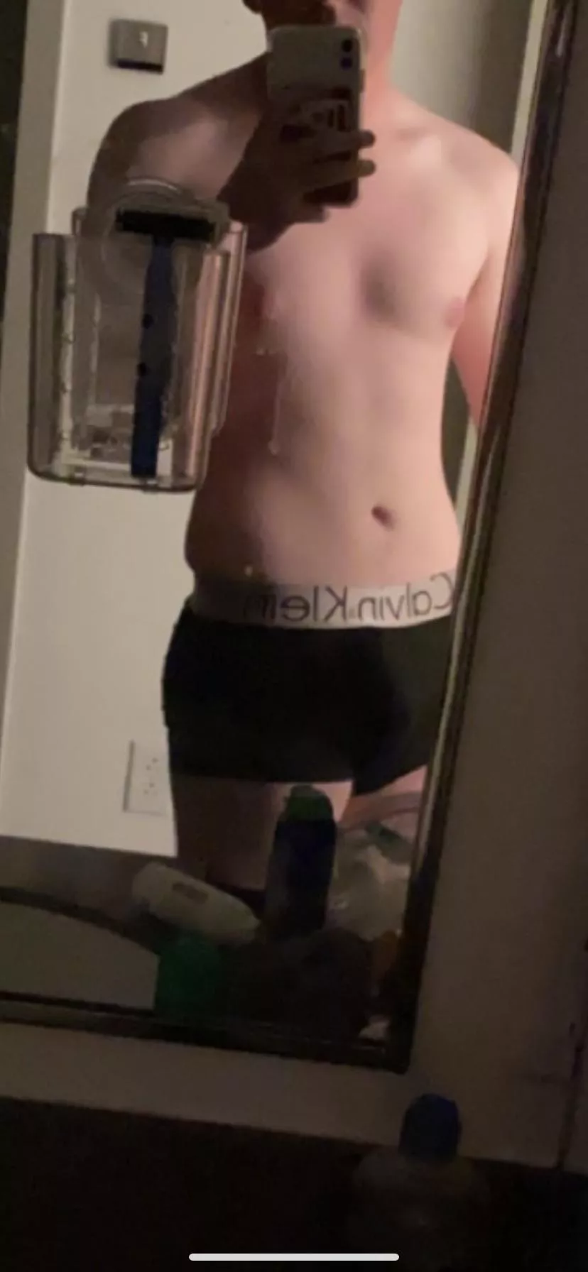 Dirty mirror selfies >>>