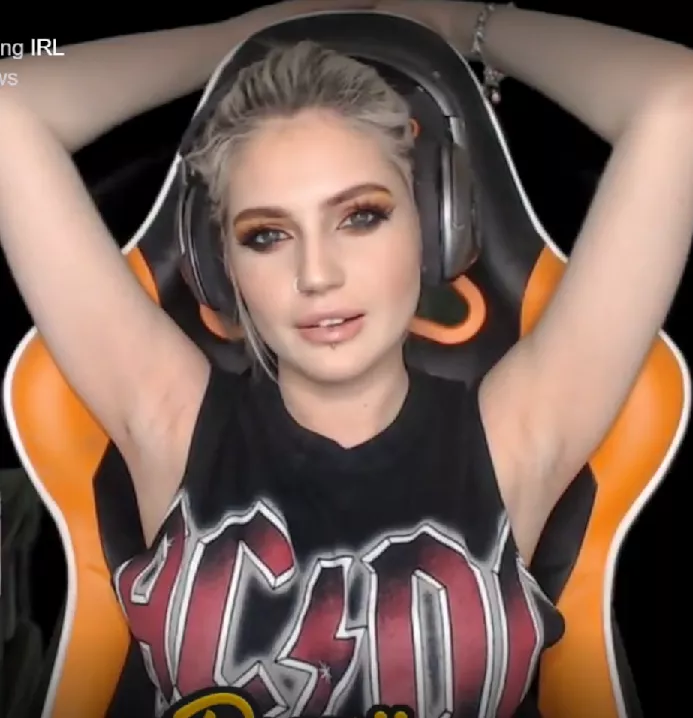 Djarii presenting them