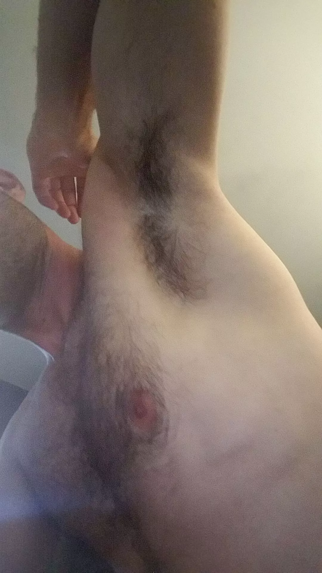 Dm me if you are under 35 and got hairy musky pits