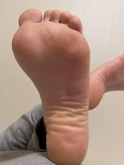 DM Me If You Wanna Come Over To Poland And Worship My Arches β€οΈ