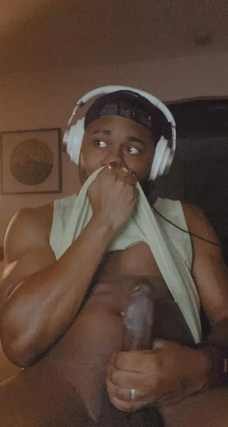 Dm me I’m bored 😈