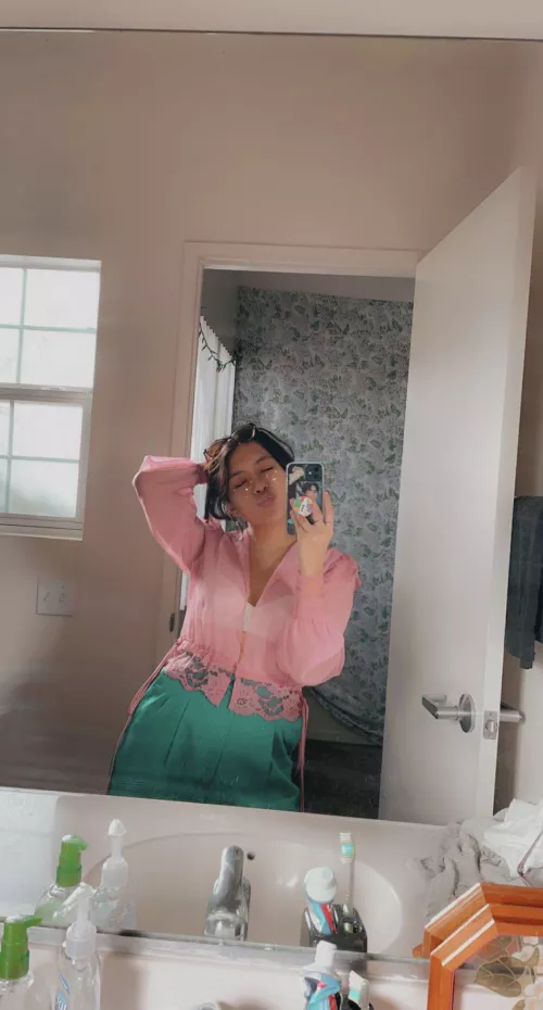 Dm me to cum on pics of teens i know irl