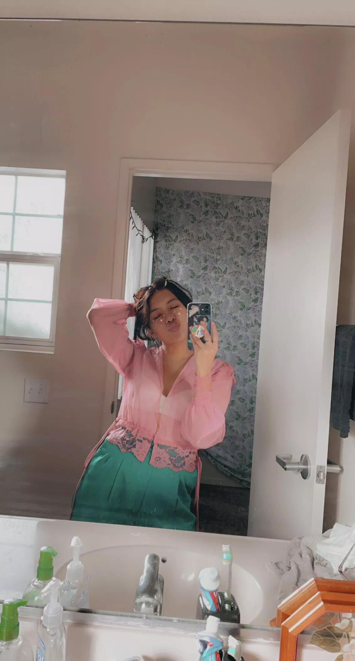 Dm me to cum on pics of teens i know irl