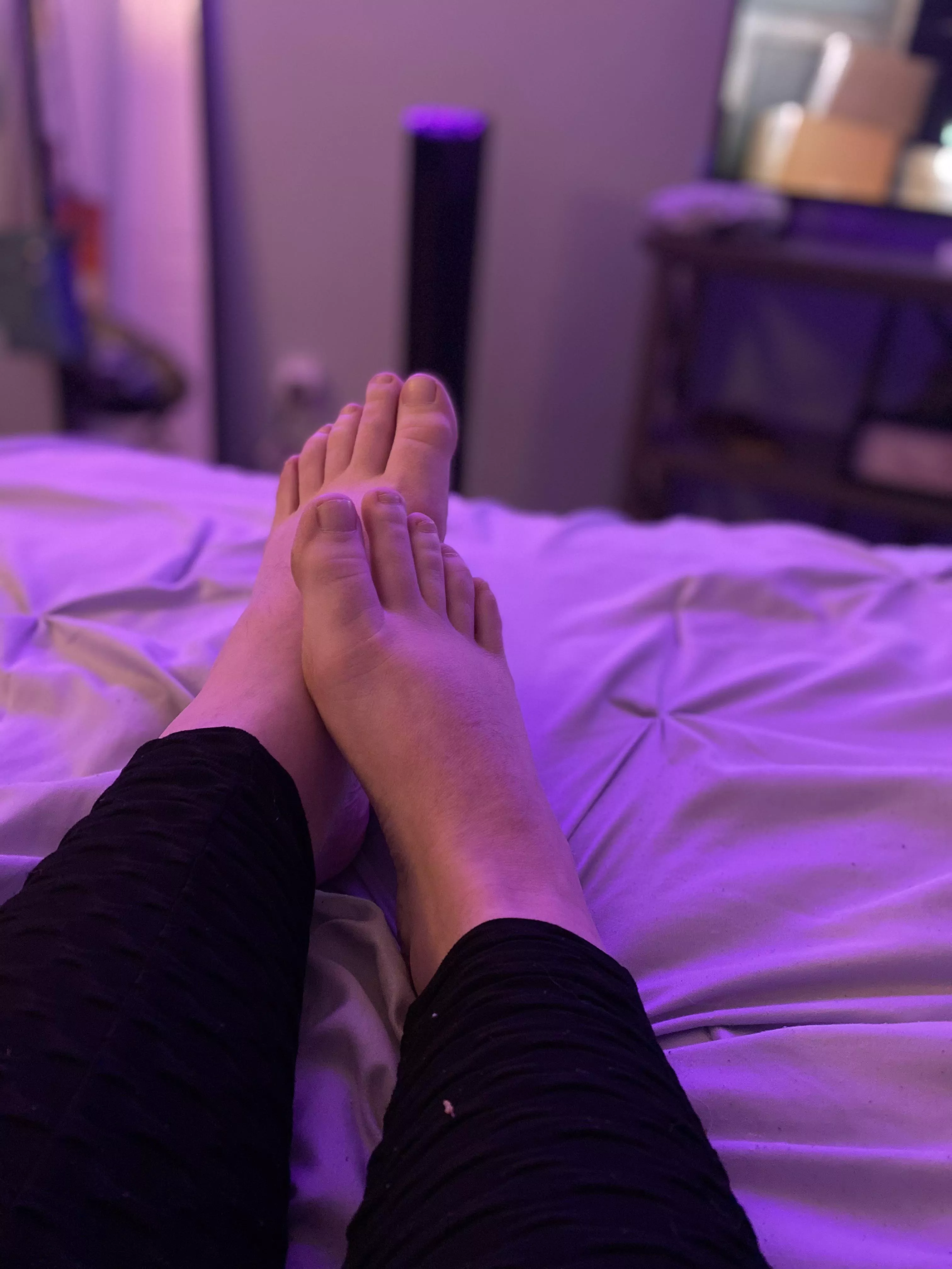DM me to lmk what color you think I should paint my toes🥰🦶🏻 DM me to lmk what color you think I should paint my toes🥰🦶🏻