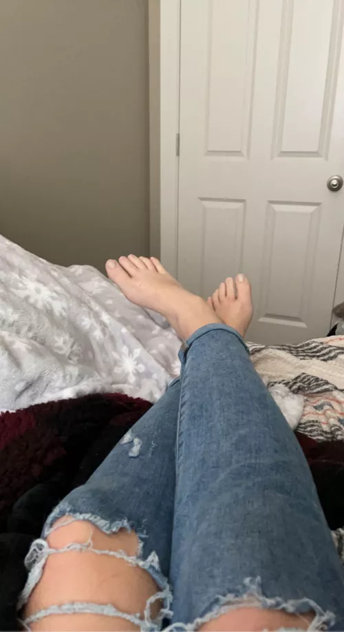 do any of you like my cute feet?😊