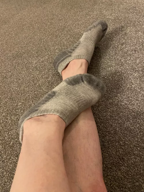 Do any women like male feet and socks?