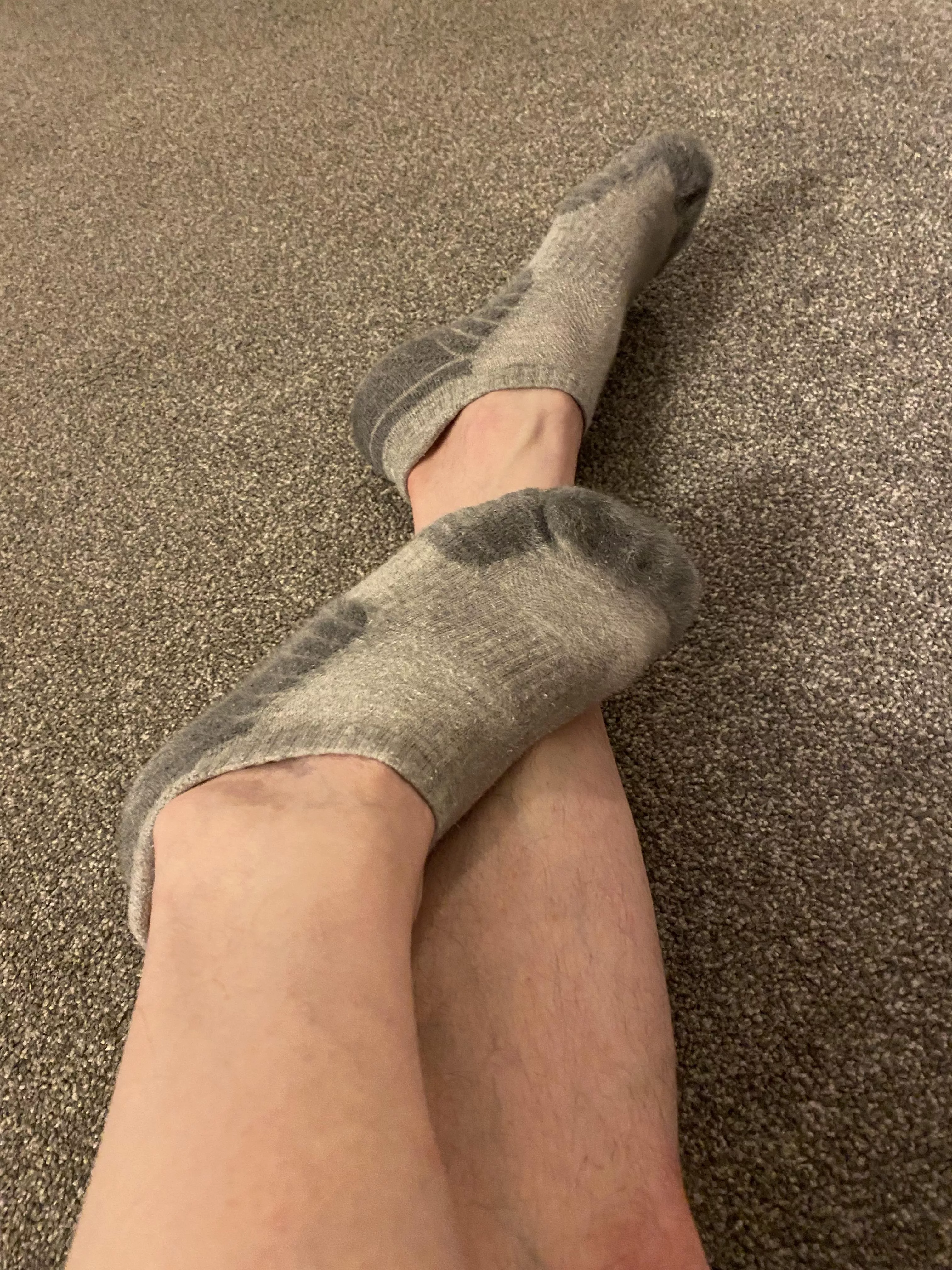 Do any women like male feet and socks?