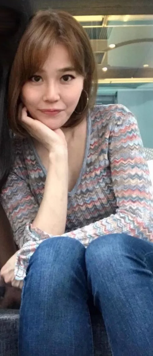 Do girls have to be young to catch men's attention?