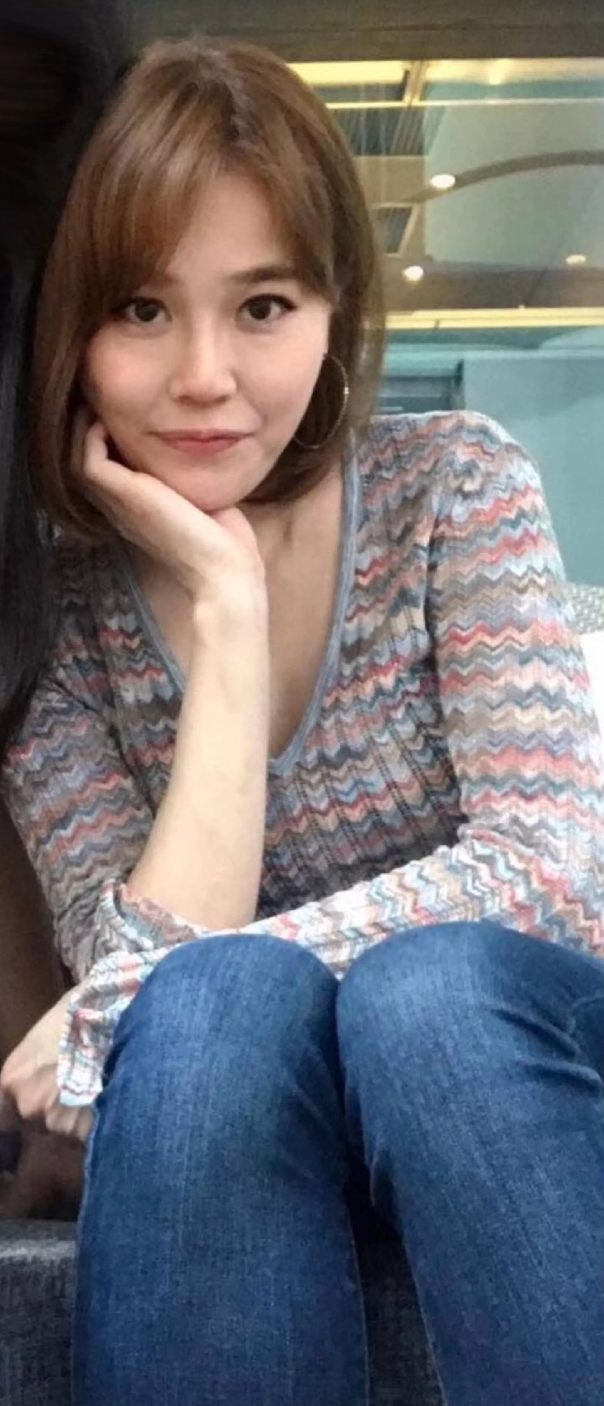 Do girls have to be young to catch men's attention?