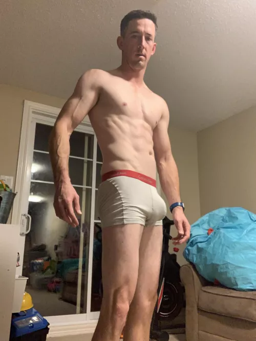 Do I (36) give you a lady boner with my fit body and bulge?