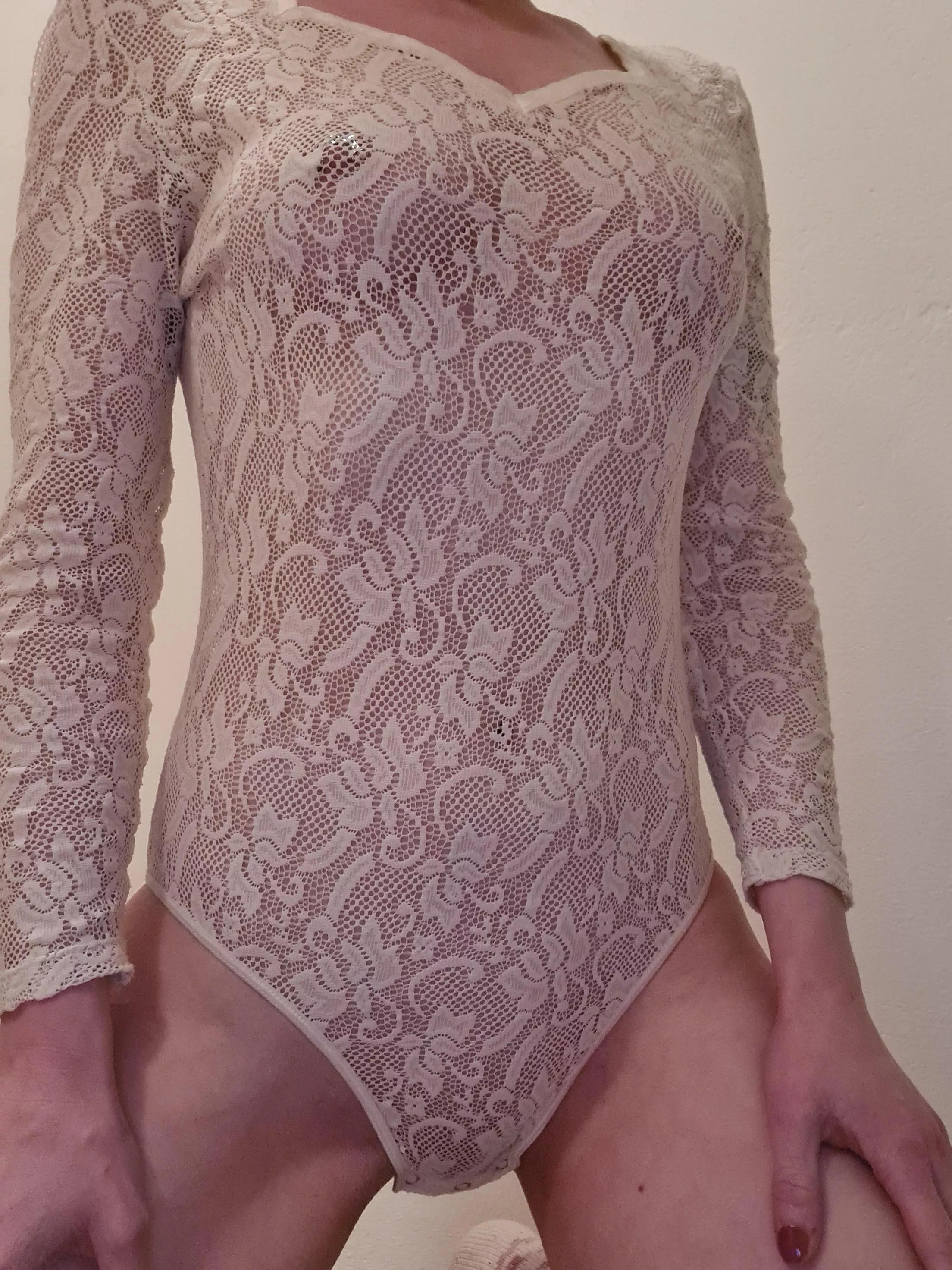Do i get cumshot vids or cock tribs for lingerie wrapped? 😁🤔