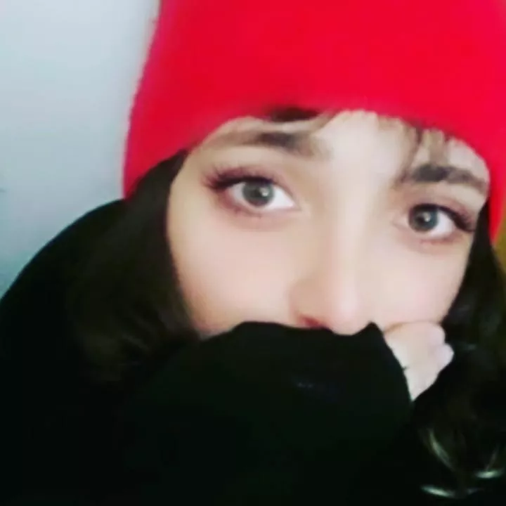 Do I look cute? do I have feminine features?