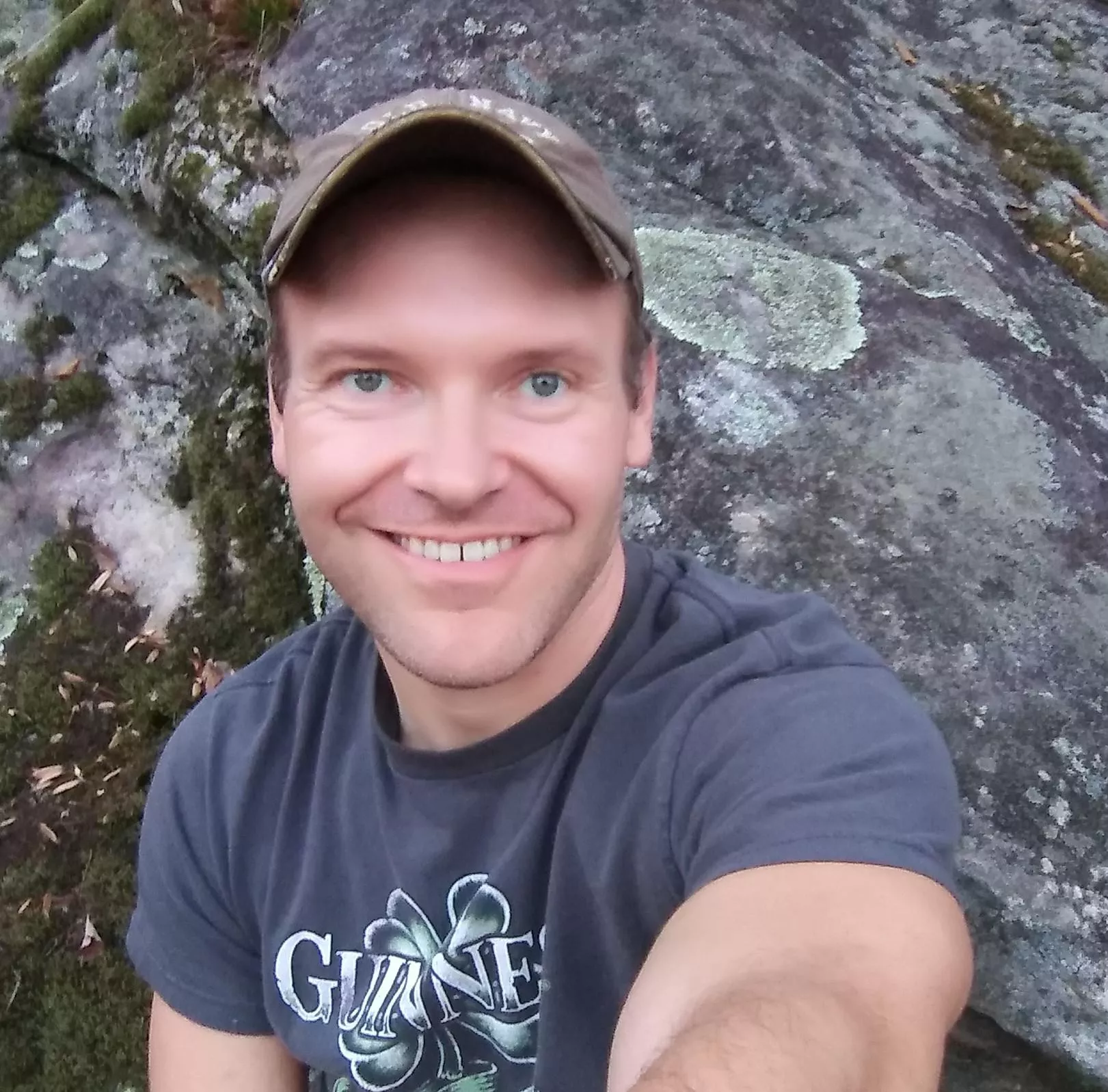 Do I look dateable in this pic? Do I look dateable in this pic?