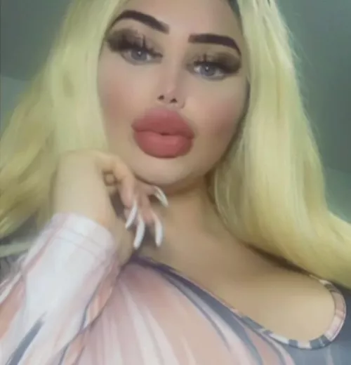 Do I look dumb enough for you? 💋