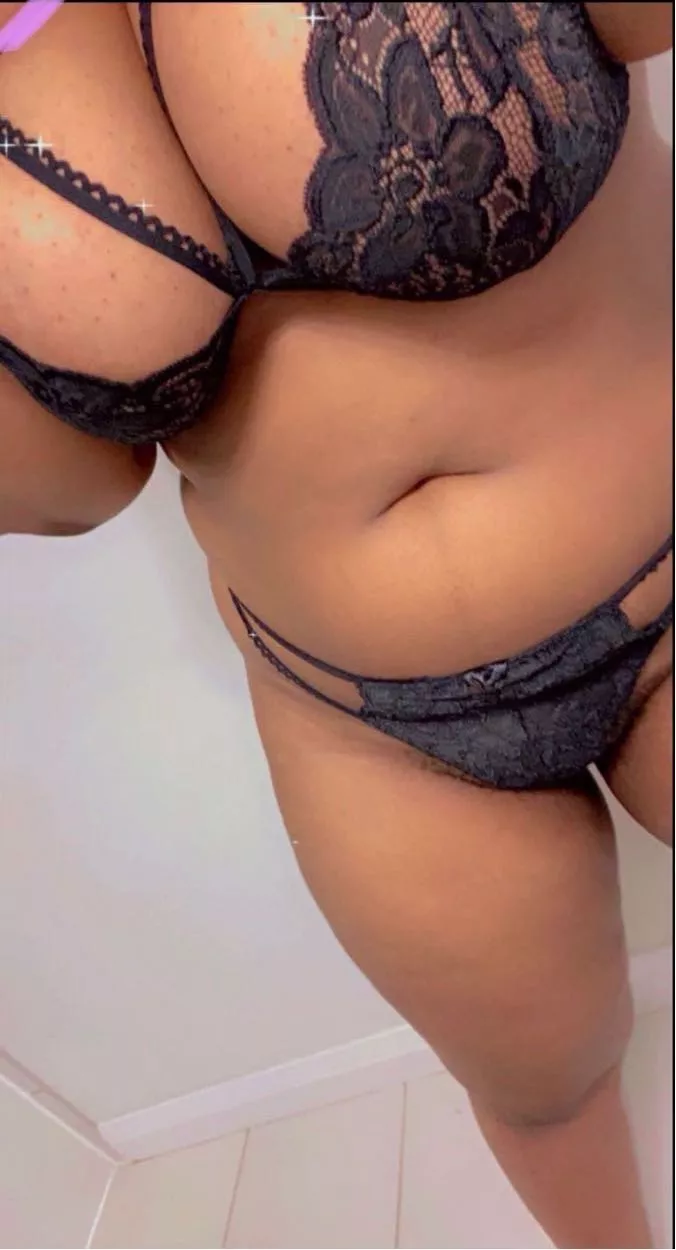 Do I look good in lingerie? 🙈