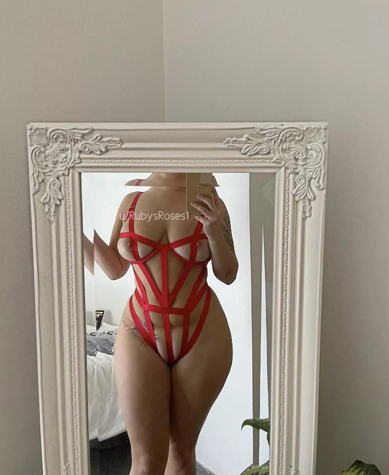 Do my curves make your dick curve upwards? 😏