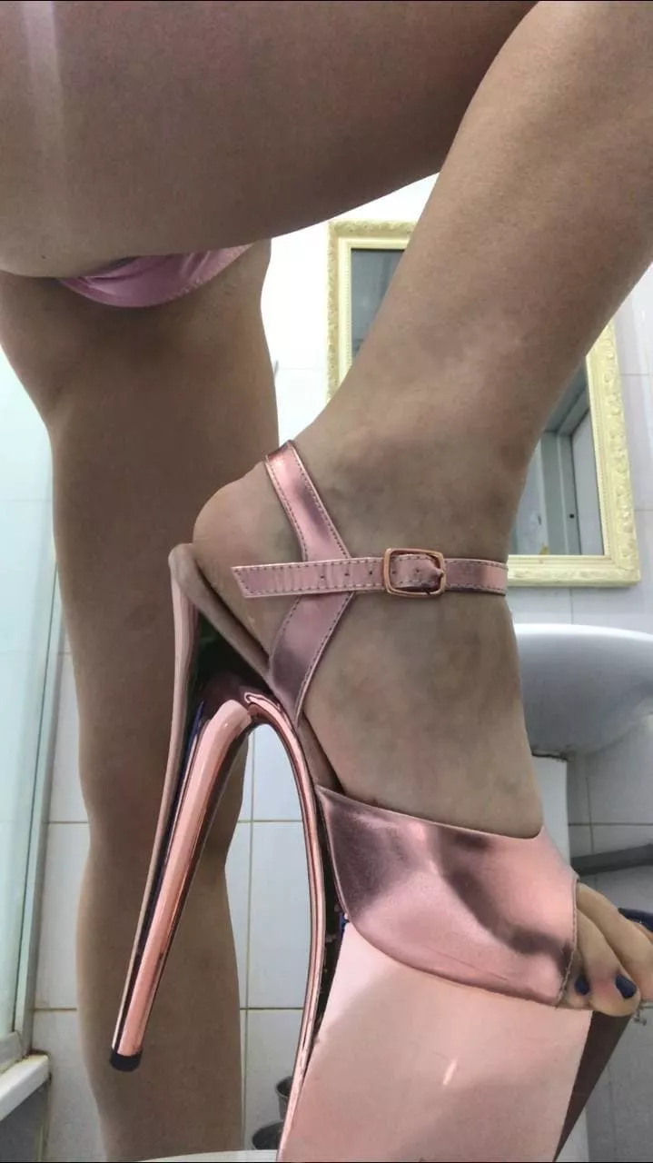 Do my toes look sexy when I'm wearing strips?