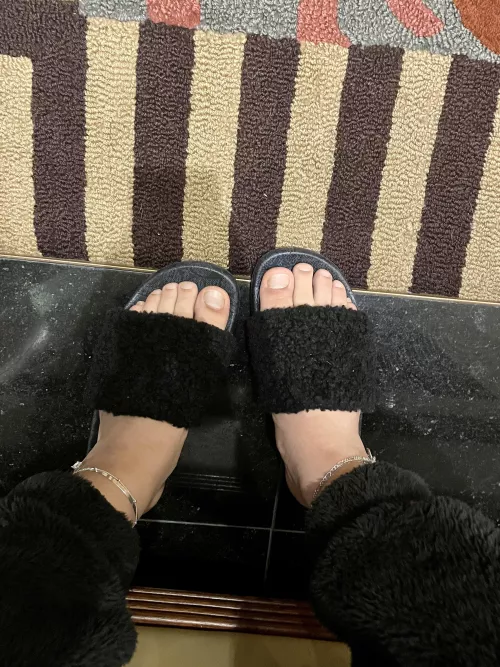 Do o have cute feet?