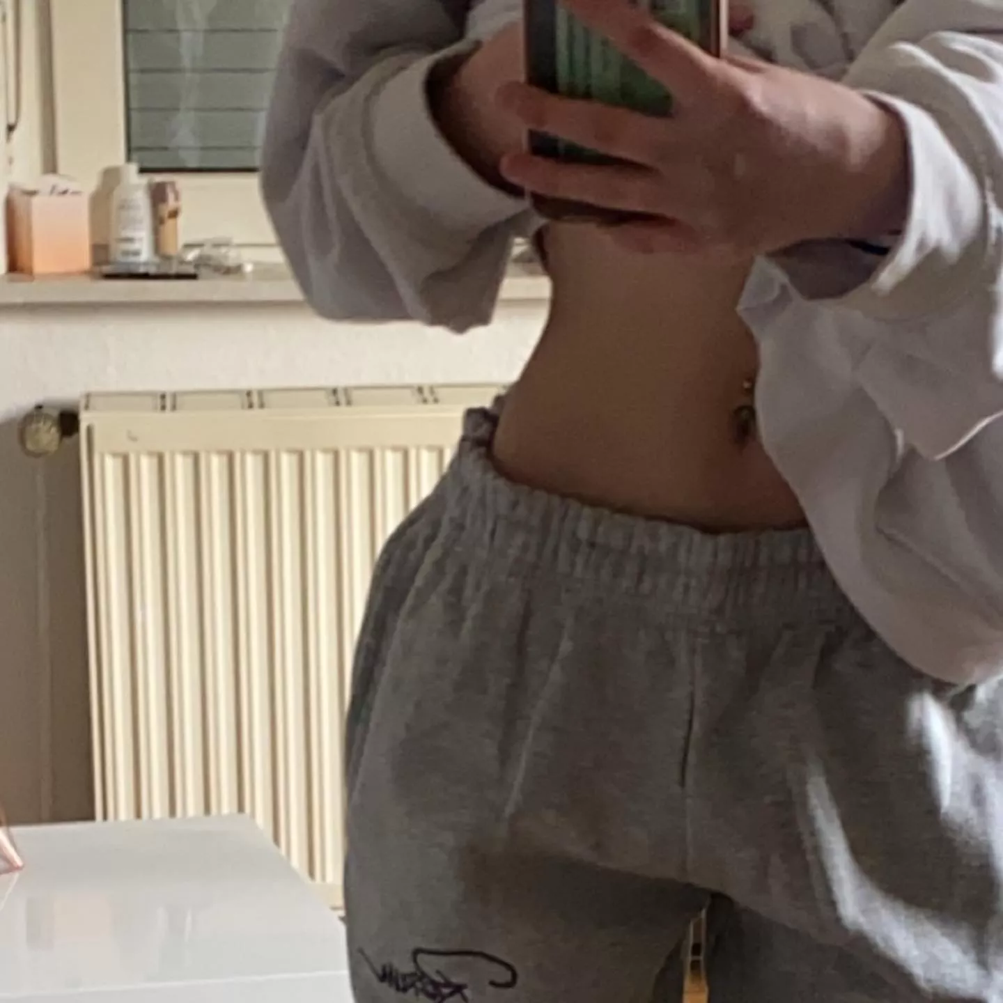 Do u like my belly? (F23)