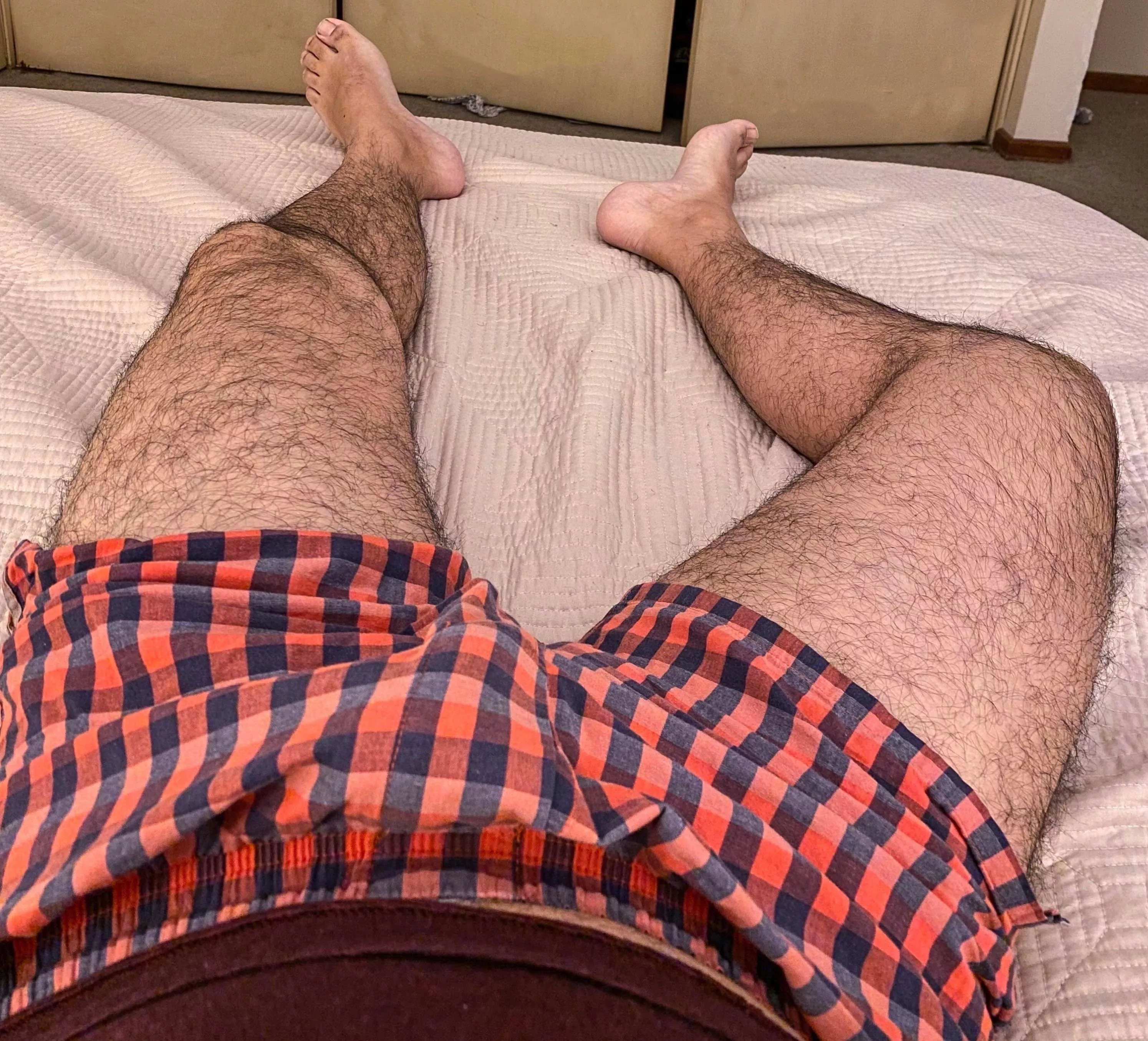 Do u like my hairy legs? 😏
