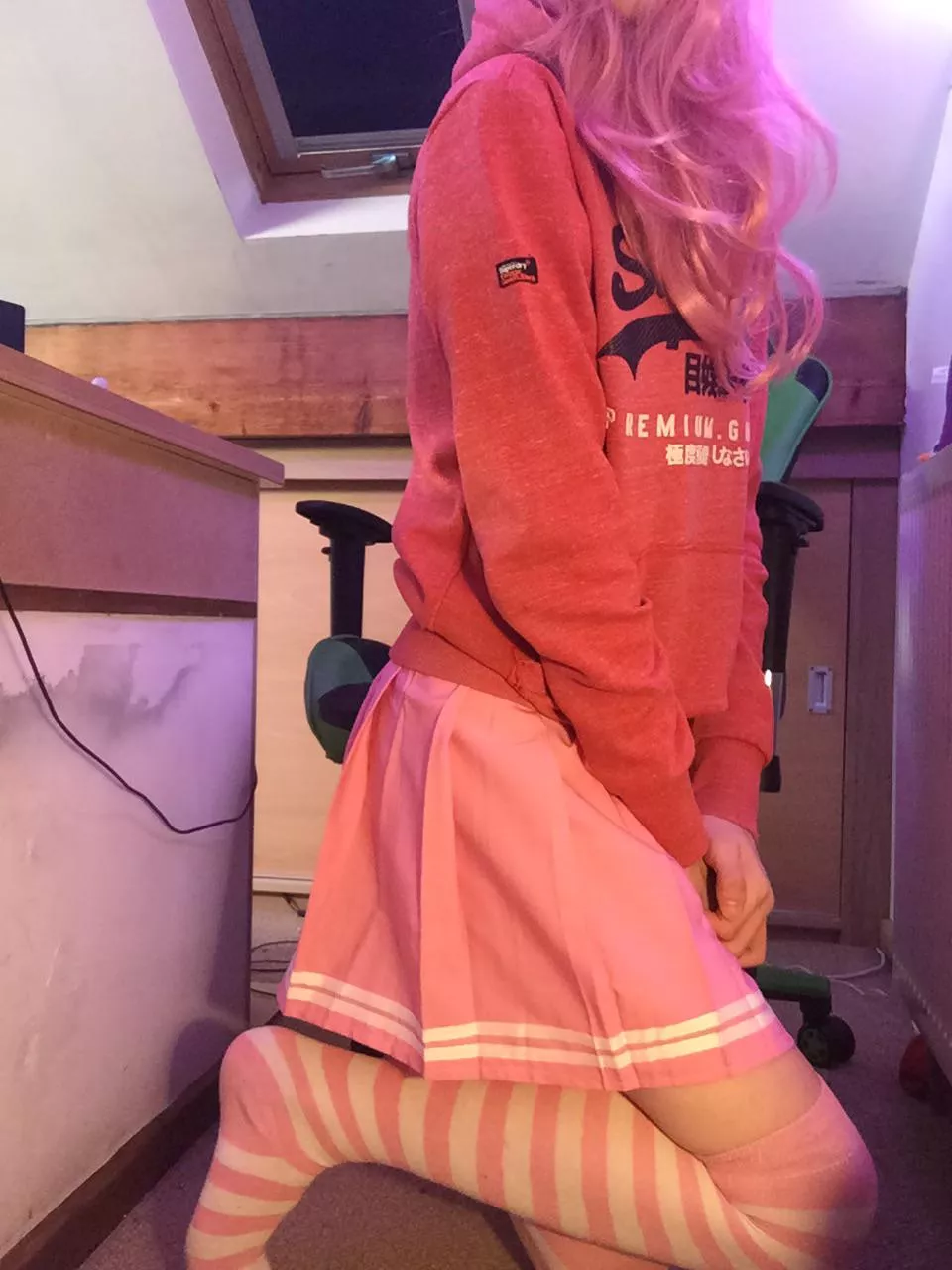 Do u like my socks? >~<