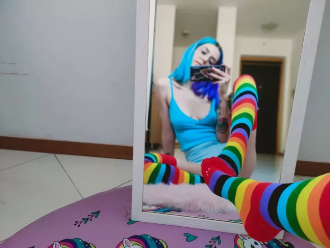 Do u like rainbow knee socks?
