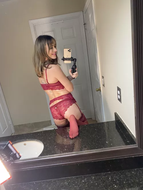 Do u like tgirl feet with stockings?