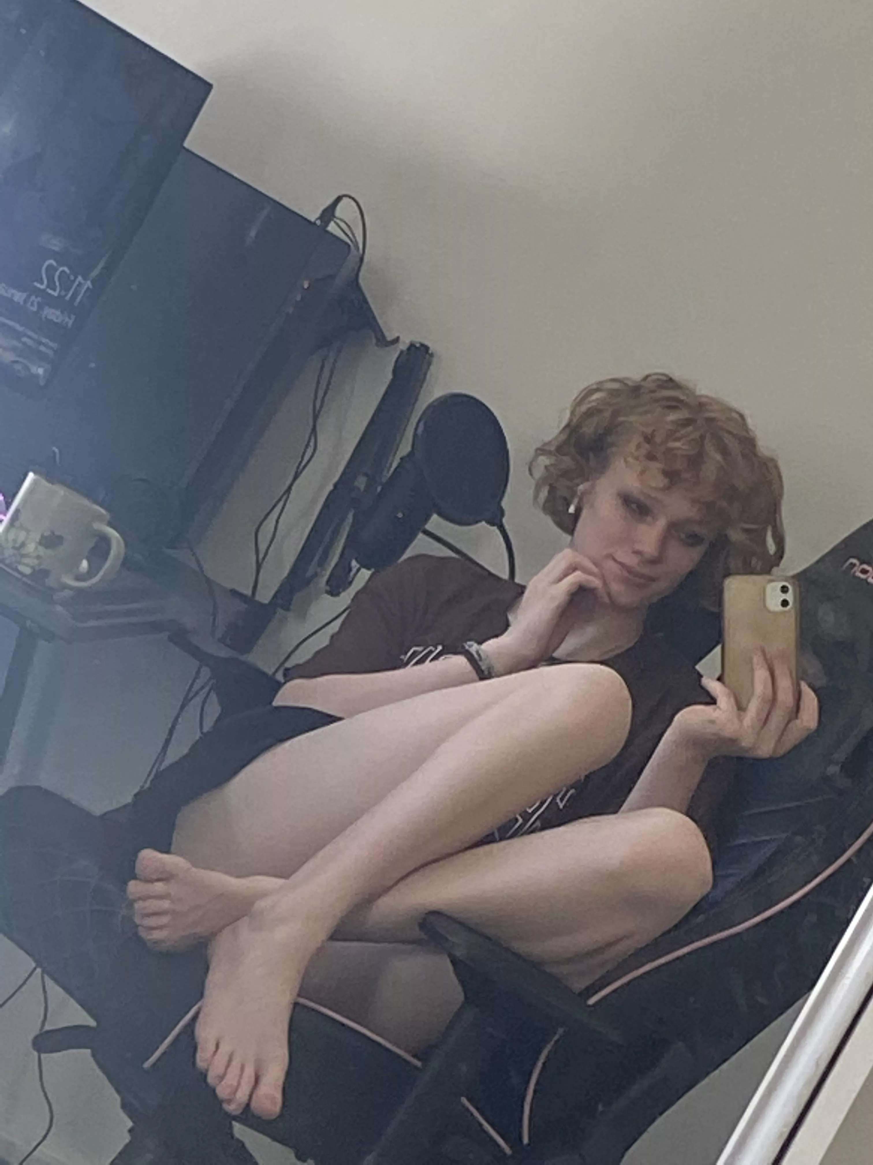 🥺 do u mind if I use ur gaming chair for a bit? 🥺