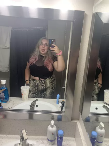 do u think i’m cute? do u think i’ll ever be loved?