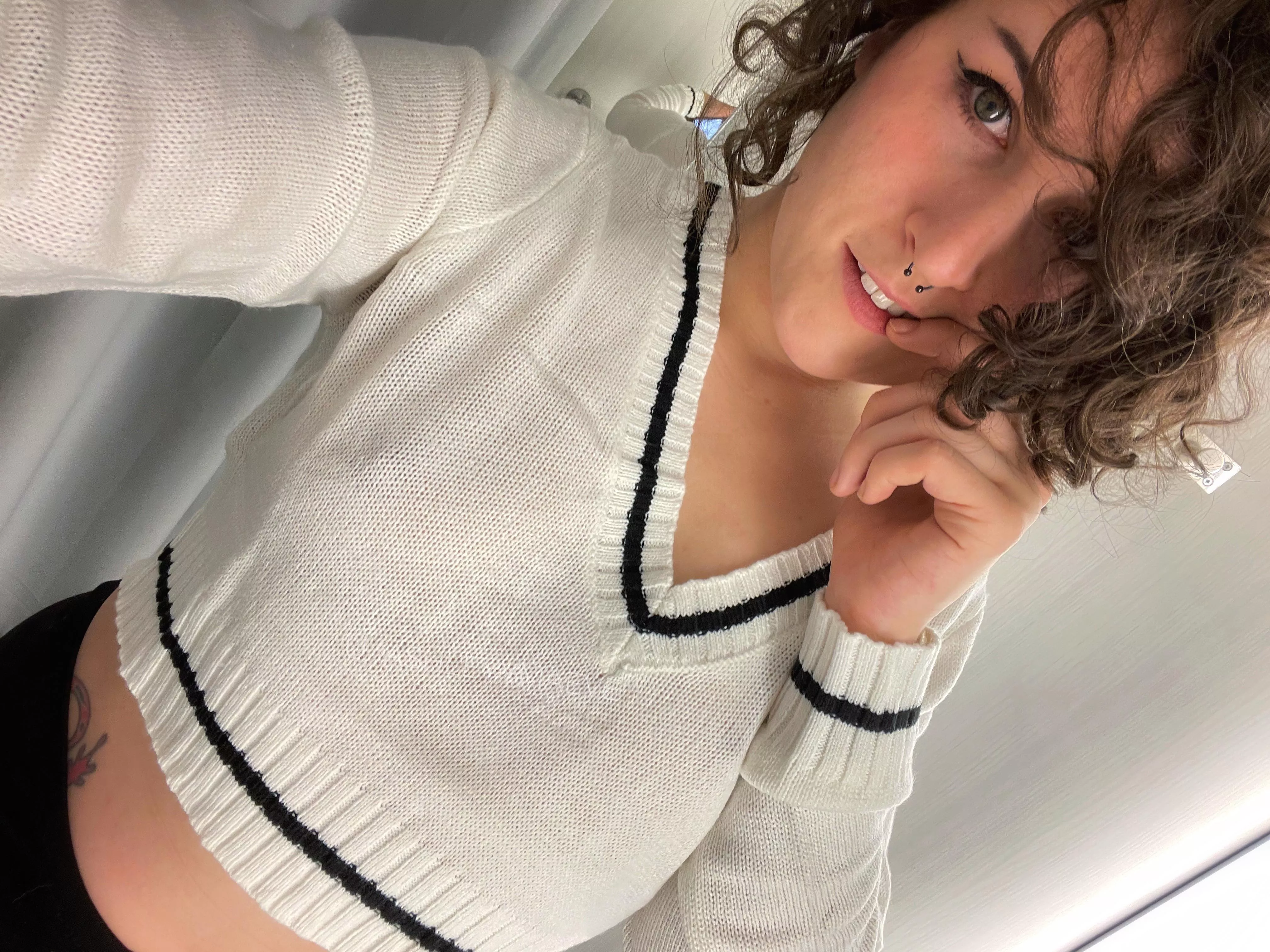 Do we like cropped sweaters too? ✨