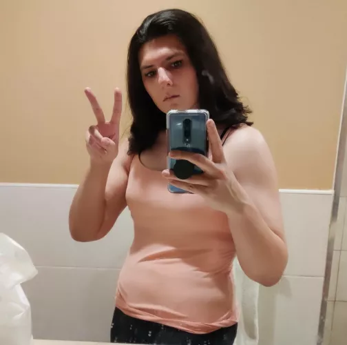 Do we like strong armed femboys 💪