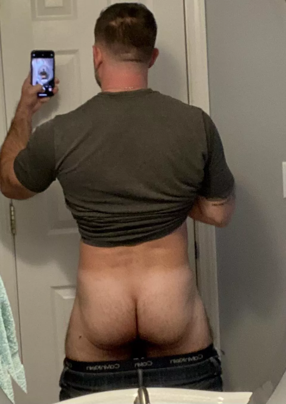 Do women really like an ass on a guy?(44)